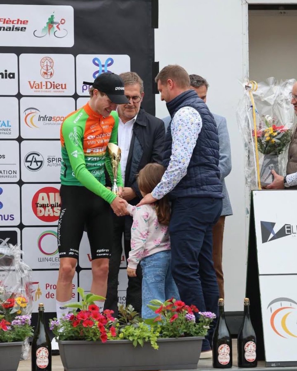 AzerionVillaVal's tweet photo. Big week for the team 🙌🔥
Mathis won stage 1 of the Tour of Hellas and wore the leader’s jersey 🇬🇷🥇
Otto took 3rd at À travers les Hautes Fagnes, won the KOM jersey at Flèche Ardennaise and finished 2nd at the Alfa Bier Limburg Classic ⛰️🥈
#Ridetowin #AzerionVillaValkenburg https://t.co/PnzQxpRAkx