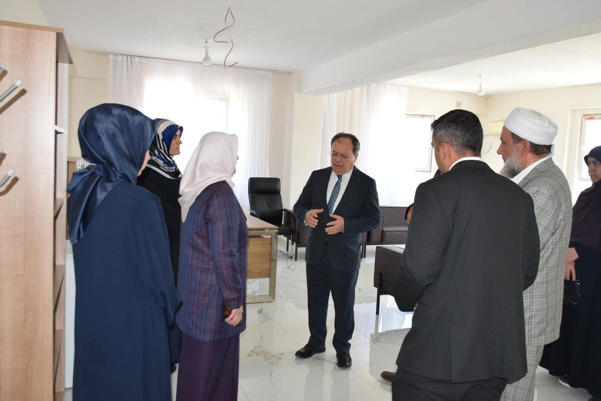 Dib_Egitim's tweet photo. Genel Müdürümüz Akbulut'tan Şırnak Valisi Birol Ekiciye Ziyaret

https://t.co/c8nb89QVne https://t.co/lnYVUXFoAe