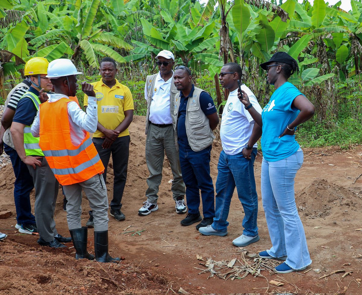 seticburundi's tweet photo. #SETIC 2/3 La délégation était composée de représentants du @seticburundi, @ARCTBDI, @FsuBurundi& @PafenBurundi avec l'objectif d'évaluer l'état d'avancement de la mise en œuvre du contrat à travers des installations des équipements pour Internet haut débit 4G. @FinancesBdi https://t.co/G0SbREMYta