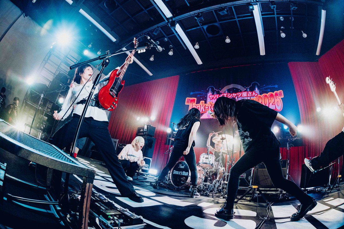 yabaT_official's tweet photo. 🇪🇸LIVE PHOTO🇪🇸
ヤバイTシャツ屋さん
"Tank-top Festival 2026" in 志摩スペイン村
WACHA-WACHA SHOW

【シンガーズハイ】

photo by toya

#タンクフェス https://t.co/cljtJbvg9m