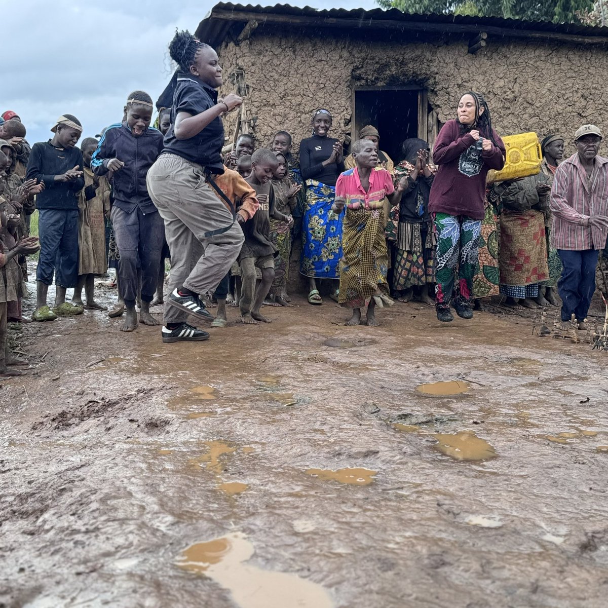 AkTrinity5's tweet photo. Standing over 2000m above the sea level over the  3rd deepest lake in the world🎉🎉. It was such an amazing experience from conquering my fear of heights 🥳🥳🥳to the Batwa  cultural experience🥰🥰.
@KhanDolly15 @BismarckOmoya @MTWAUganda @TourismBoardUg https://t.co/TYMXoQqnLS