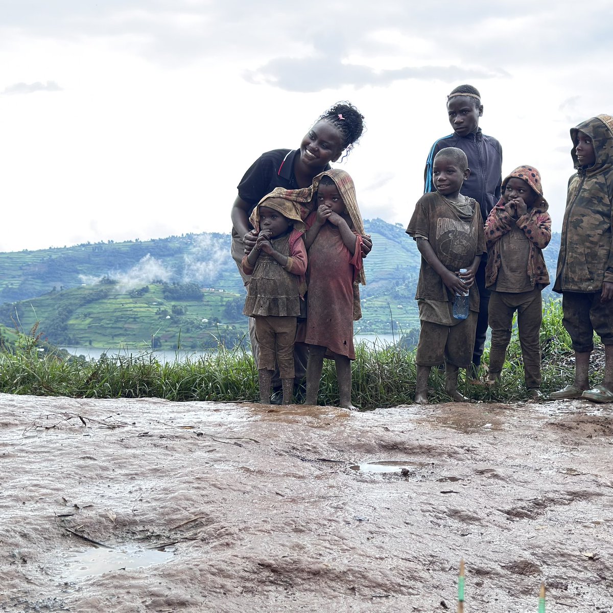 AkTrinity5's tweet photo. Standing over 2000m above the sea level over the  3rd deepest lake in the world🎉🎉. It was such an amazing experience from conquering my fear of heights 🥳🥳🥳to the Batwa  cultural experience🥰🥰.
@KhanDolly15 @BismarckOmoya @MTWAUganda @TourismBoardUg https://t.co/TYMXoQqnLS