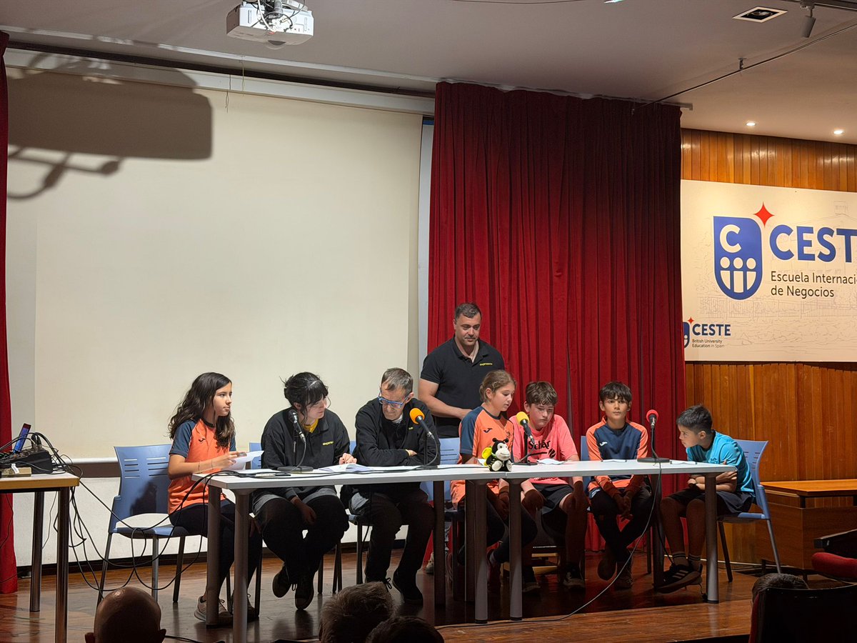 AbejarRadio's tweet photo. PROGRAMA ESPECIAL DE MAYEMBER EN ABEJAR https://t.co/sUSyNUJo58 COLEGIO SAGRADA FAMILIA DE ZARAGOZA.

Este mes de Mayo se realizan diferentes actos para revindicar la salud mental en Zaragoza.En esta ocasión nuestra radio inclusiva se sumo a está iniciativa celebrada en @csafazgz https://t.co/OKQPPQxPDG