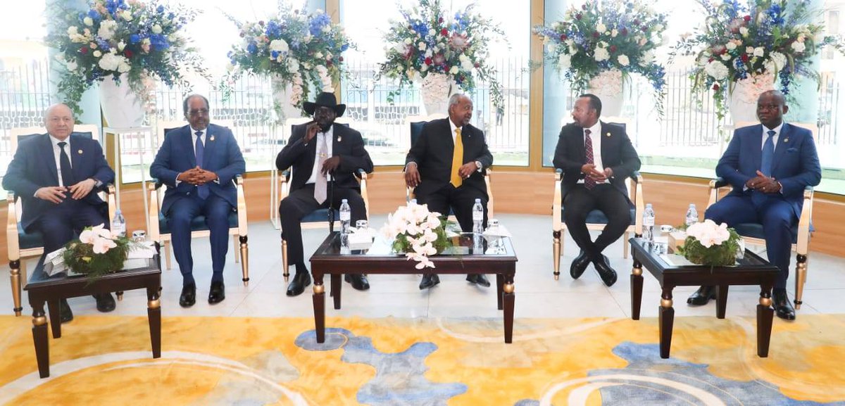 PalaisduPeuple's tweet photo. En ce jour mémorable, la cérémonie officielle d’investiture du Président de la République S.E.M Ismaël Omar Guelleh s'est tenue au Palais du Peuple, un moment solennel et historique marqué par la présence de nombreuses délégations étrangères, chefs d’État et hautes personnalités. https://t.co/CVaMuIqs8D