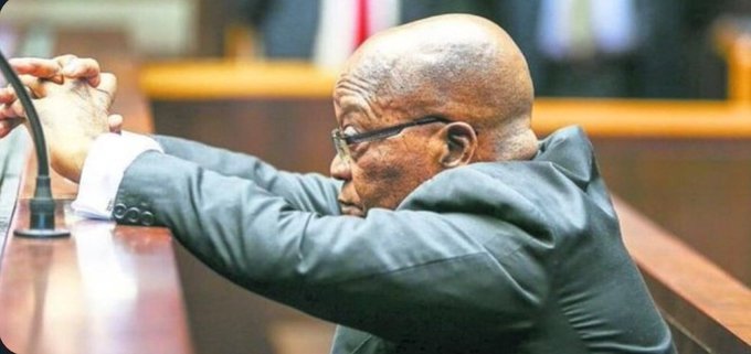Tiito14th's tweet photo. Ha hona nthoe nlubang joalo ka ho ruta motho ho khanna🥺😑.. What's so hard about staying in your lane!!.. Ore ae thibe e sekaea on the oncoming lane, watsea na aba isa kae🙌🏽🙌🏽🙌🏽🙌🏽 kantle holima pave.. Ere hao mmotsa bothata keng abare koobane kea omana https://t.co/1zrd8KPpSC