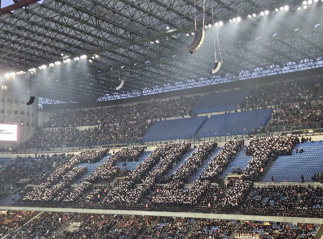 ciuffo_23's tweet photo. Complimenti. Avete calpestato, distrutto, ridotto in cenere, ridicolizzato e trasformato in plastica vuota il Milan. 
Ciò che per Noi è sacro. 
Sparite dal primo all’ultimo. https://t.co/puN7nk7p1Z