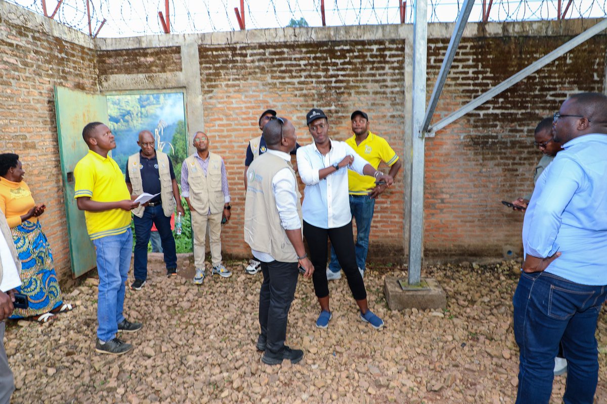 seticburundi's tweet photo. #SETIC 2/3 La délégation était composée de représentants du @seticburundi, @ARCTBDI, @FsuBurundi& @PafenBurundi avec l'objectif d'évaluer l'état d'avancement de la mise en œuvre du contrat à travers des installations des équipements pour Internet haut débit 4G. @FinancesBdi https://t.co/G0SbREMYta