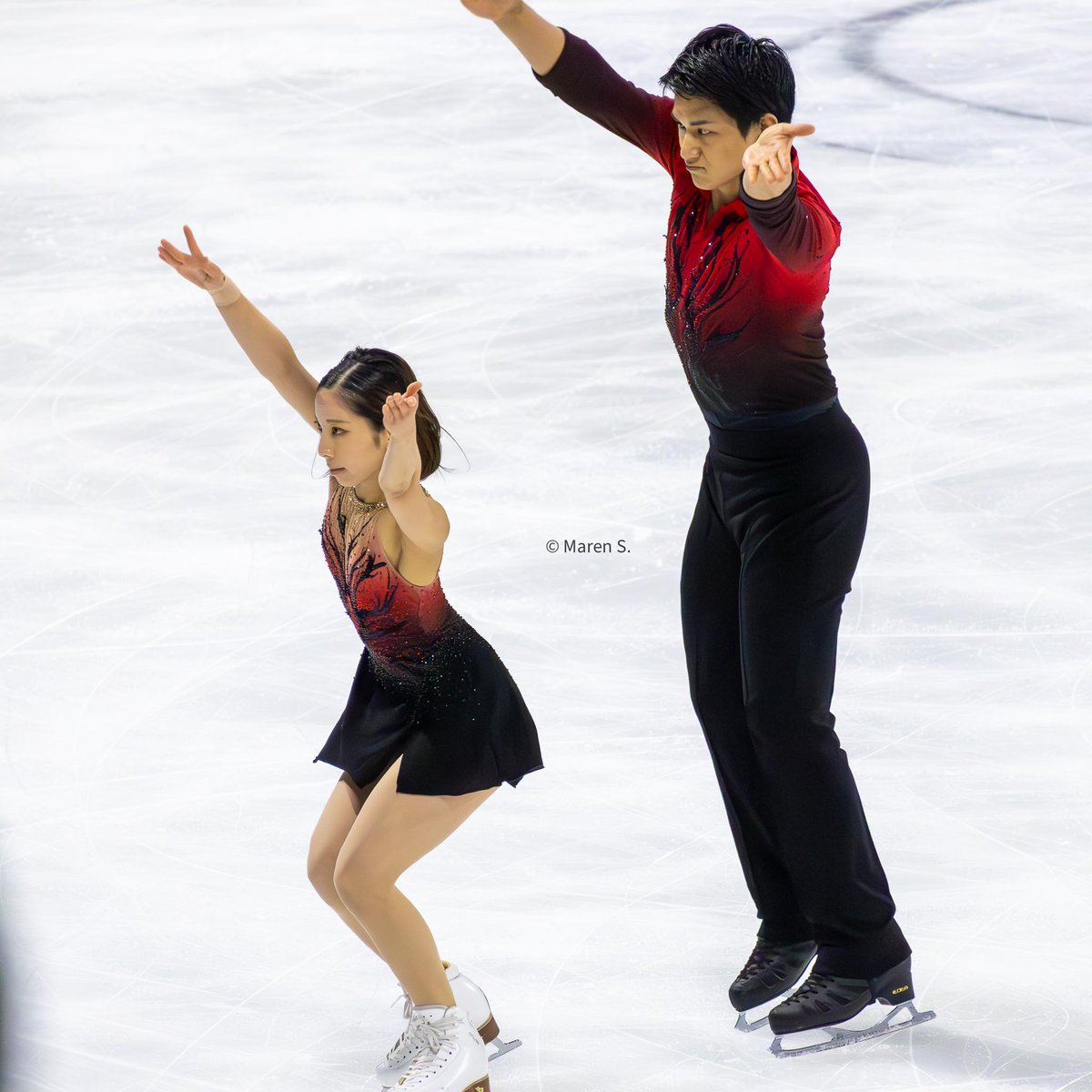 demtuppesseine's tweet photo. Grand Prix de France 2025 - Friday pairs SP practice - Riku Miura and Ryuichi Kihara 🇯🇵 #FigureSkating #GPFigure #GPFRA #GPdF #RikuMiura #MiuraRiku #RyuichiKihara #KiharaRyuichi https://t.co/9ZoP0GcqXD