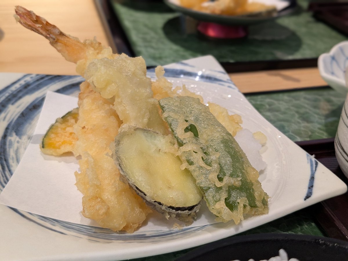 Pp1Zf1's tweet photo. 母の日って事でのオカンリクエスト。⁡
⁡「塚本鮮魚店」⁡ ⁡
⁡ホントは昨日行く予定だったけど、ワタシが夜勤明けで爆睡かましてたので今日になりました。⁡
⁡⁡
⁡食べたいものを食べられるって幸せだ。⁡
⁡⁡
#母の日 #いつもありがとうございます #健康第一 #いやマジで #塚本鮮魚店 https://t.co/0TVklji2dP