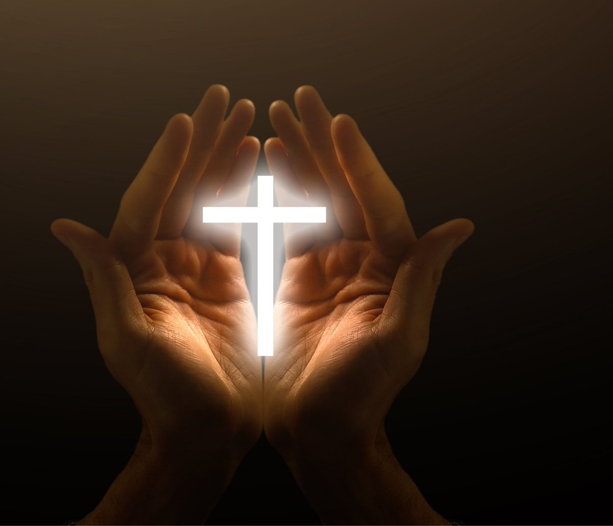 Catholic_Priest's tweet photo. "Arm yourself with prayer rather than a sword; wear humility rather than fine clothes." - #SaintDominicdeGuzmán #TheSeasonofEaster
📷 Praying Hands and Cross / © Sinenkiy / #GettyImages. #CanvaPro #Catholic_Priest #CatholicPriestMedia #EasterSeason #Eastertide https://t.co/ng9og57nwi