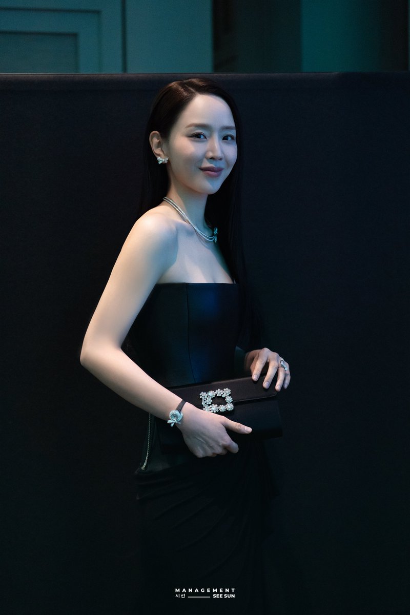 매니지먼트 시선 tweet media