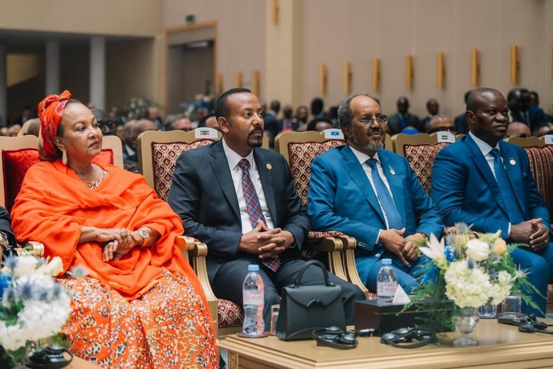 PalaisduPeuple's tweet photo. En ce jour mémorable, la cérémonie officielle d’investiture du Président de la République S.E.M Ismaël Omar Guelleh s'est tenue au Palais du Peuple, un moment solennel et historique marqué par la présence de nombreuses délégations étrangères, chefs d’État et hautes personnalités. https://t.co/ULqADw1A7o