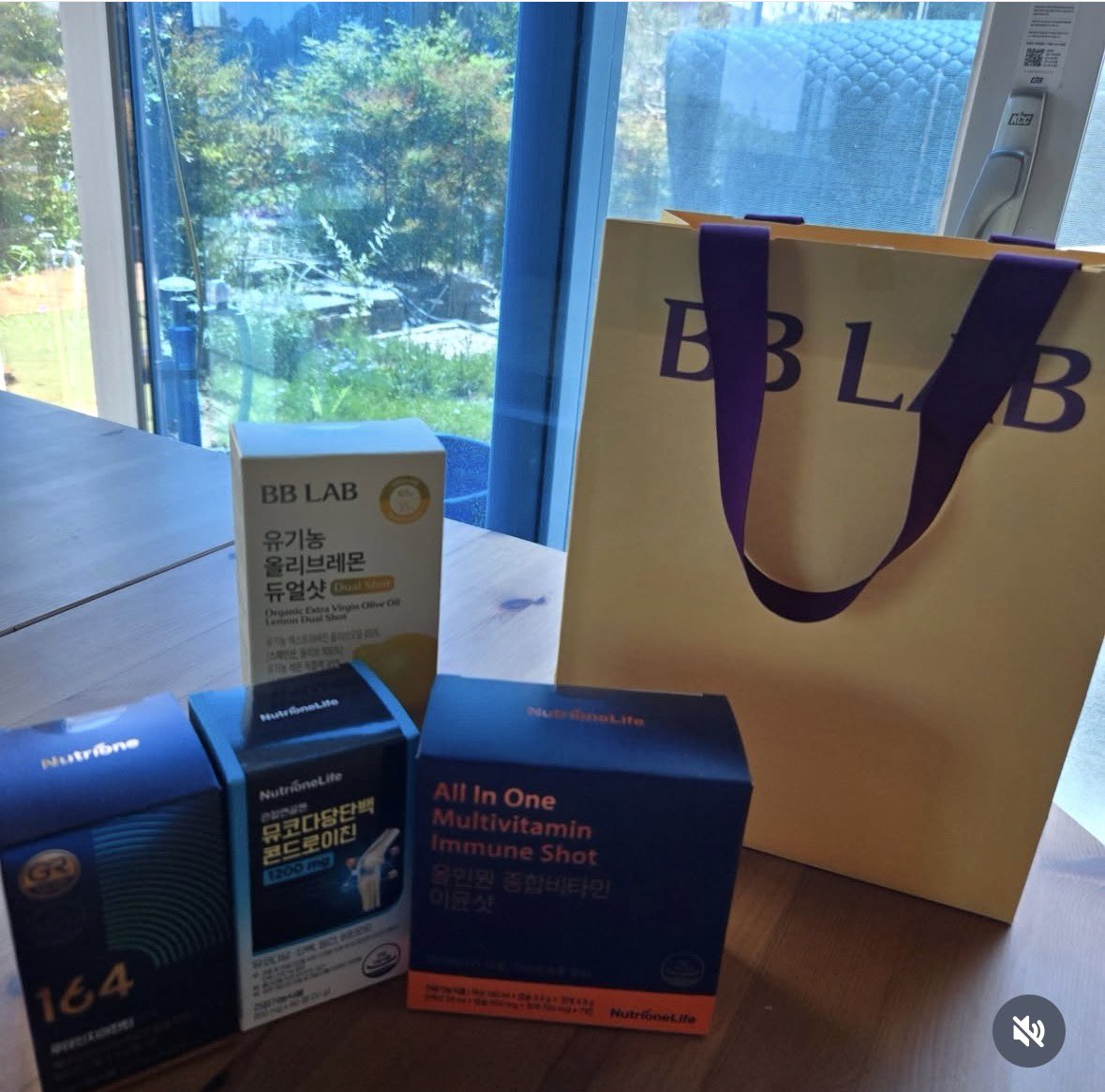 BH sent presents to sejeong mom for Mother’s Day ? 
That’s for sure warm family gesture
Flowers , fruits and personal care 🫠😍
Please take care of sejeong well 🙏🏻 
We are still waiting for her official profile picture 😉