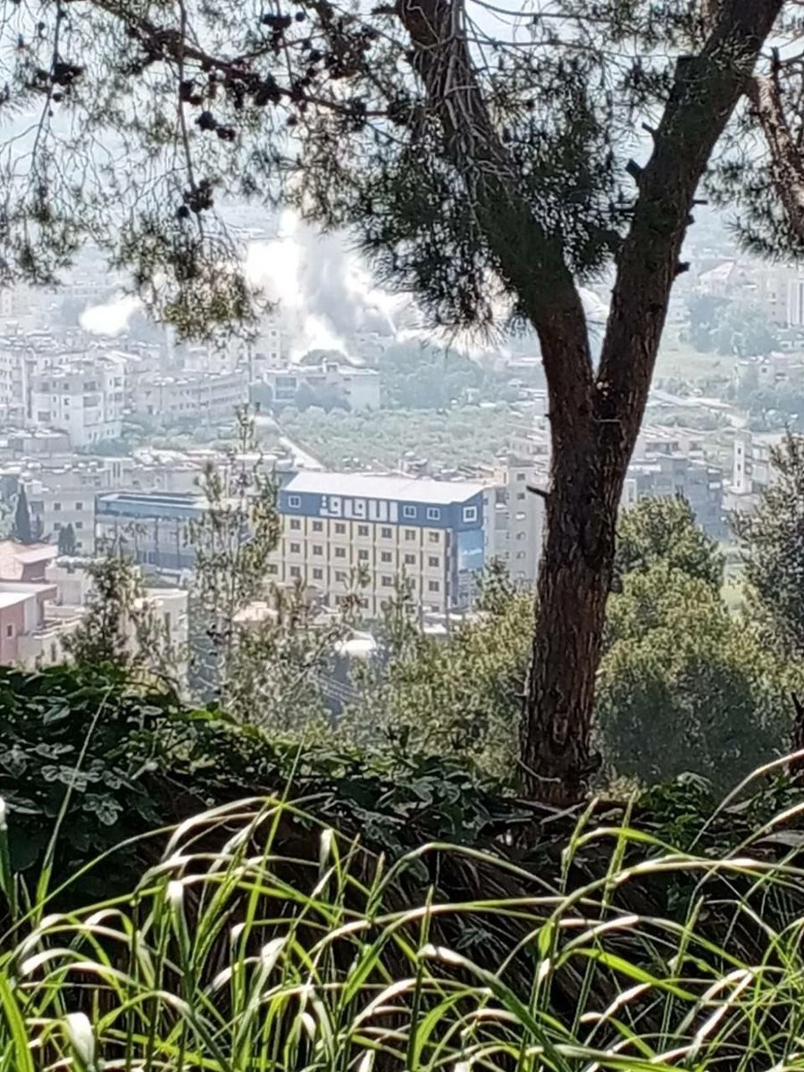 Des avions de combat israéliens ont mené des frappes sur la ville de Kafr Roummane dans le sud du Liban. https://t.co/q2Kr77XBGh