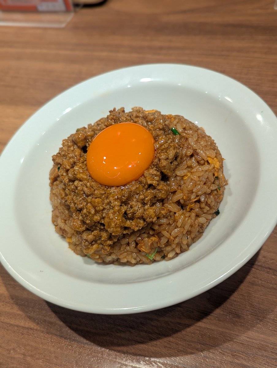 ramen_corecore's tweet photo. らーめんこれこれです🍜🌸
本日も通常営業しております✨
本日より限定
【タコミート黒チャーハン】やってます🧑‍🍳
黒チャーハンにスパイシーなタコミートがかかってます🍜
数量少ないので1週間以内で終了するかと思います！
よろしくお願い致します🍜🌸 https://t.co/4YcpiEK8N5