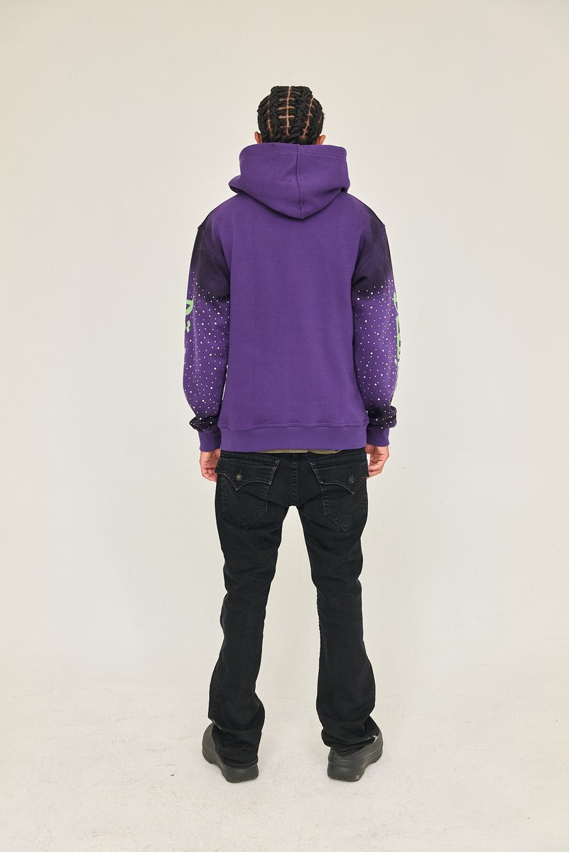 devinaapparel's tweet photo. No need to face the crowd. 🌑 Four colors, one vibe. Shop now → [link in bio] https://t.co/xg76Xdj4N6