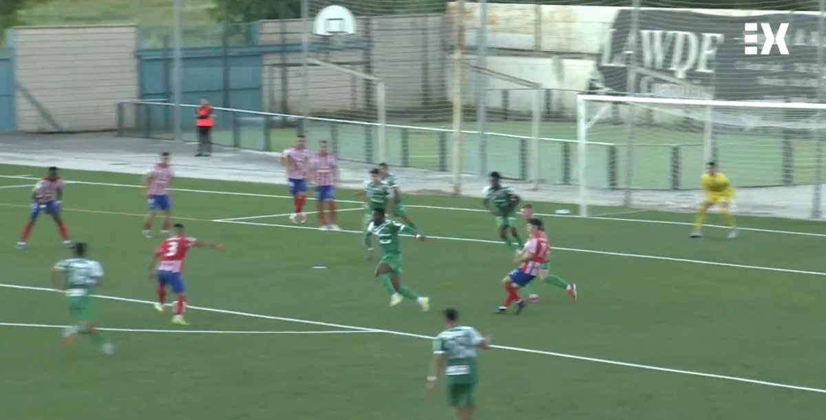 Ahora imaginate que el 6 en vez de ir duro a por el 3. Se desentiende y por no hacer penalti deja tirar y acaba en gol.
¿Que se diria?
el Moralo otra cosa no pero yo lo estuve escuchando y fue a por el partido incluso a por el 2