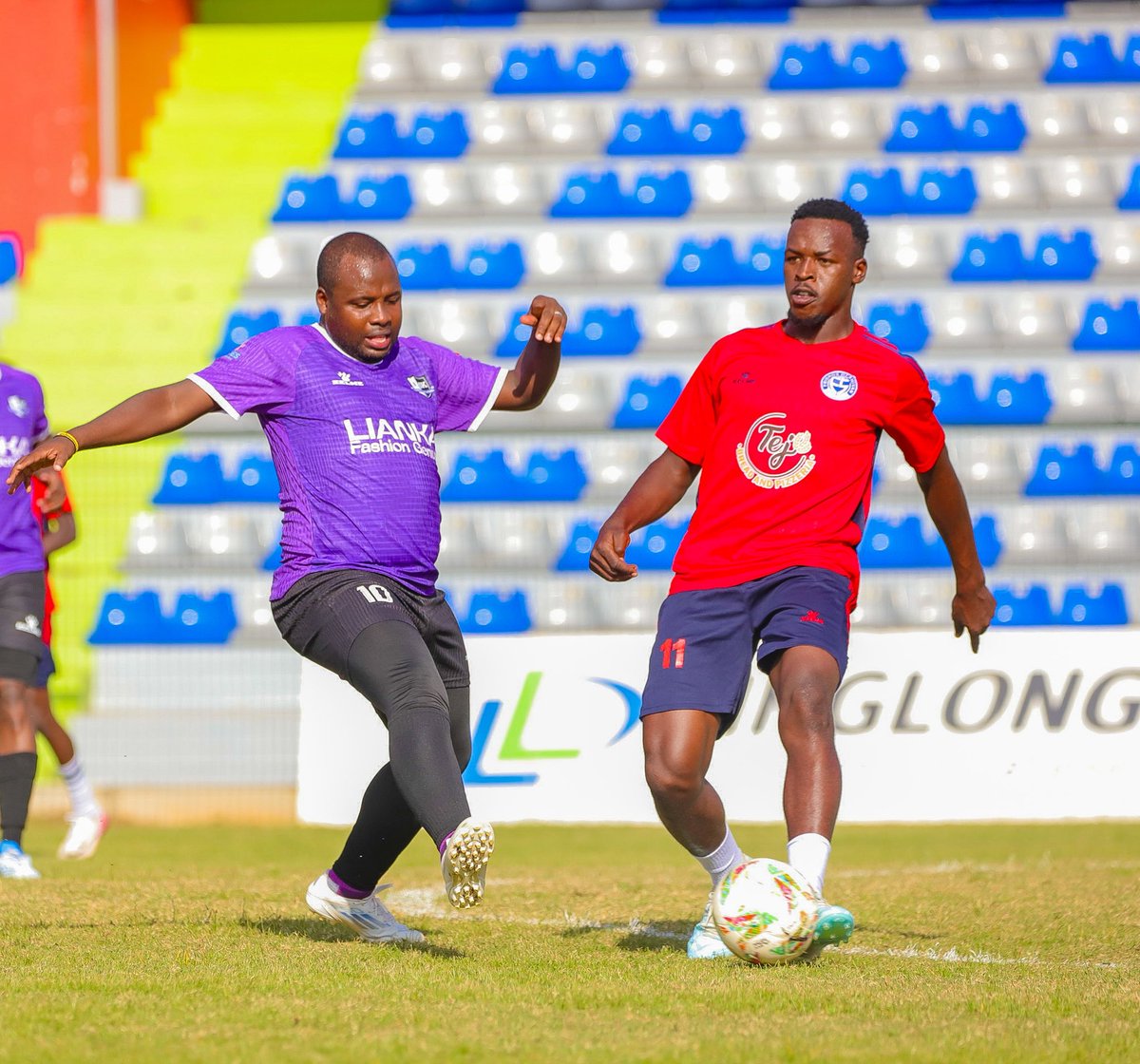 FriendsOfShivan's tweet photo. Calm amidst the chaos @SerembaJoseph27 🦍 hits the hardest when the action around him looks intense but he looks completely unbothered 💥💪
📸@Kamira_Asha @KingShots1 https://t.co/uX5M5YJzMg