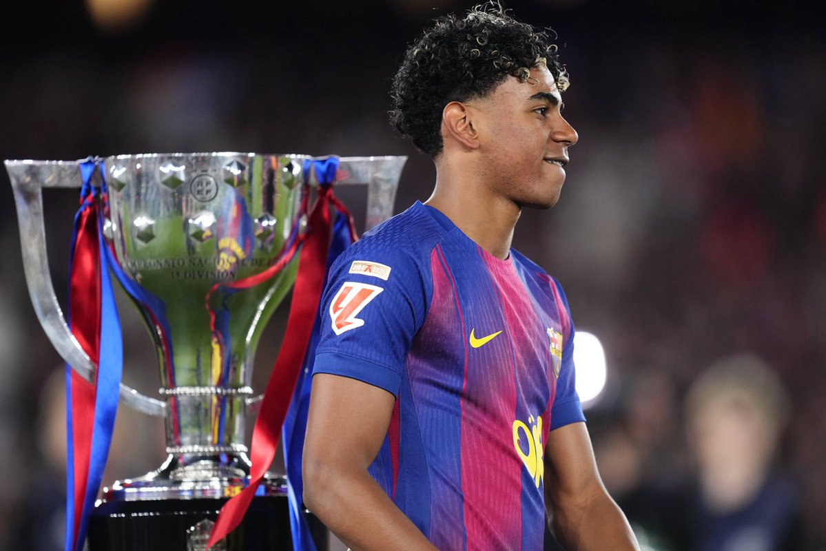 🏆 Lamine Yamal has now won his third LALIGA title, surpassing Cristiano  Ronaldo, who won two league titles during his time at Real Madrid He's only  18 years old 🤯