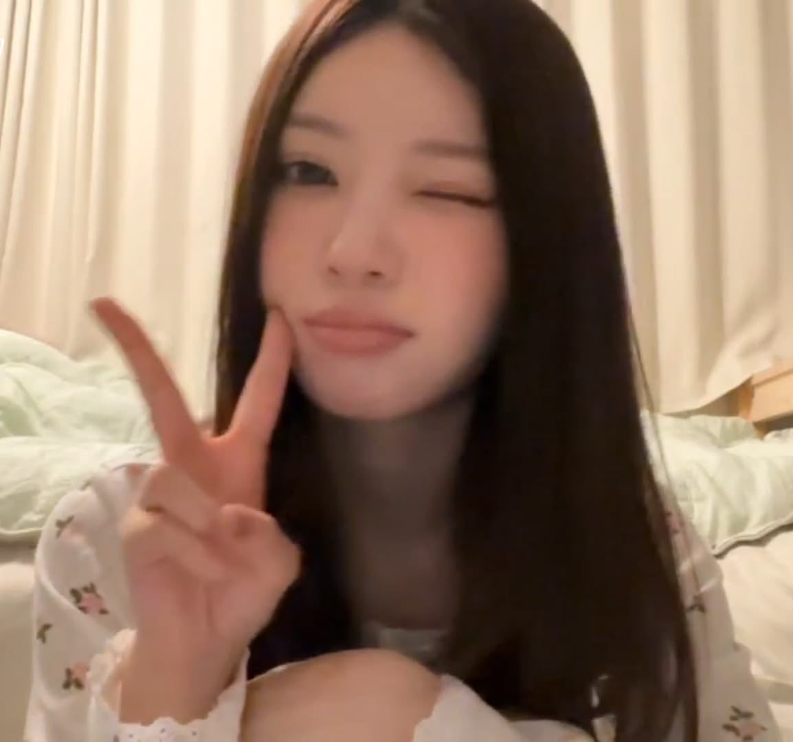 cheriqtl's tweet photo. day  2 / 7  of  #moothunt
⠀⠀ ⠀⠀cher ‘ s⠀ #edtwt   #intro
   (°ロ°)   ｡  she   her  .ᐟ  2011
⠀⠀ ⠀⠀    ꒰ 🦇 ୭  ⠀rec0v  dni  
   i  dabble  in  #kpopedtwt

         ⠀⠀ ⠀⠀꒰  ♡   ↺    to    m͟o͟o͟t͟     ᛝ https://t.co/NBjoFc5m2g