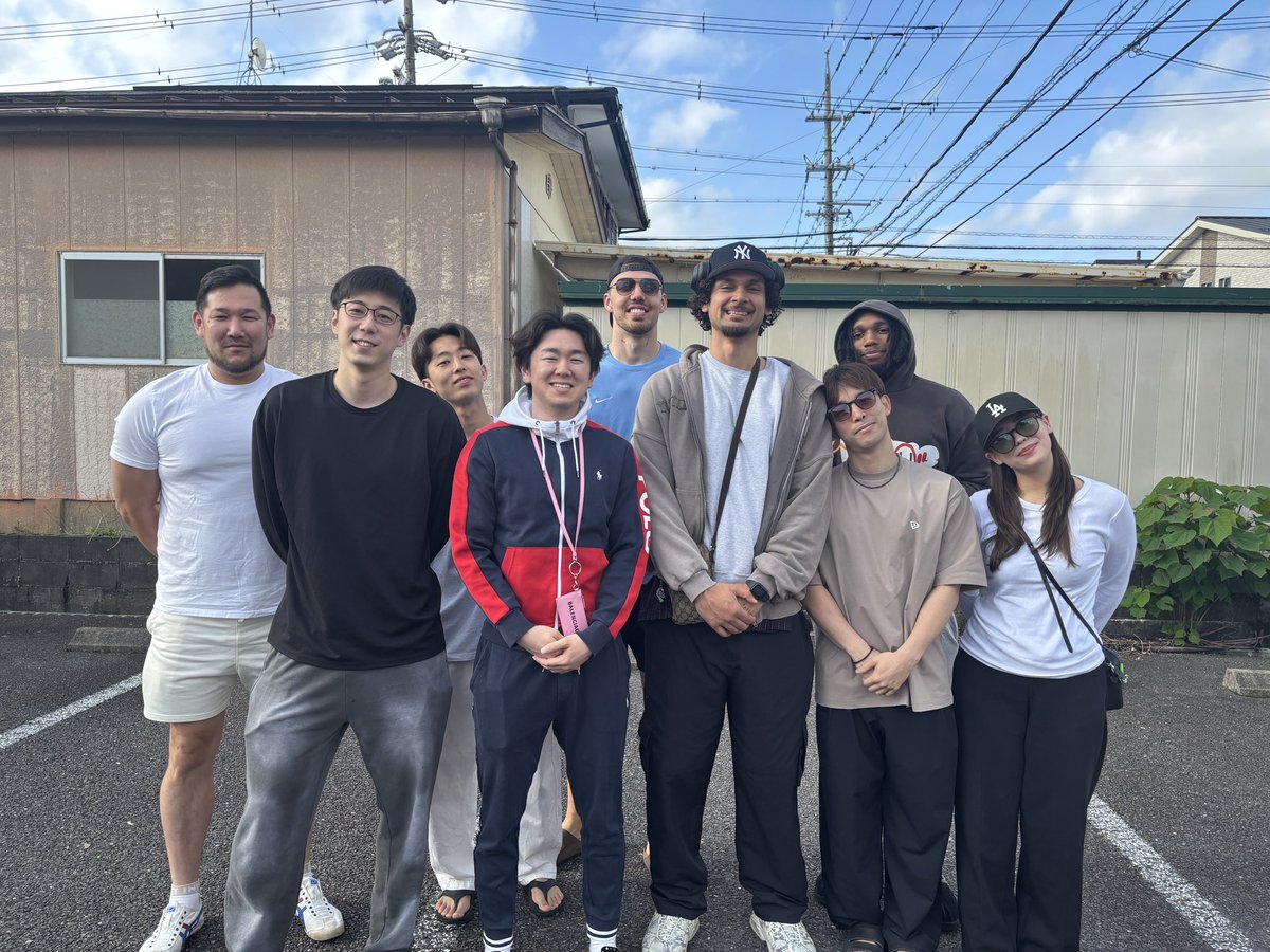 フォトゥ選手 帰国のお知らせ

本日、#ダニエル・フォトゥ 選手が母国へ出発😢✈️

早朝でしたが、多くの仲間が見送りに集まりました✨

Thank you for everything this season and take care!

#岐阜スゥープス
#ALLFORGIFU
