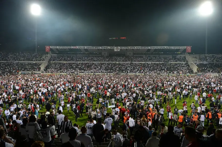 HaberKartali's tweet photo. 📅 Tarihte Bugün: 11 Mayıs 2013

Beşiktaş, Gençlerbirliği maçıyla 66 yıllık mabedi İnönü Stadı'na veda etti. https://t.co/dnYz8ir8UR