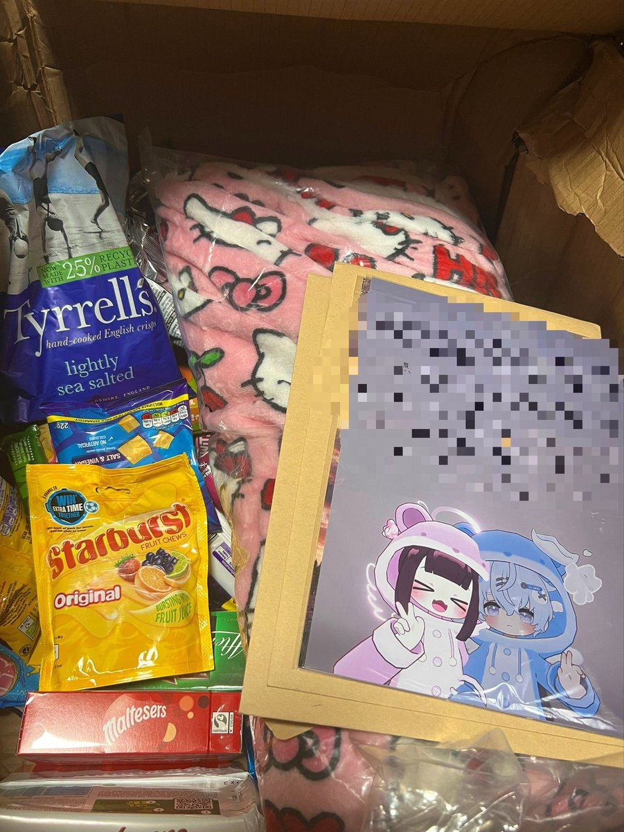 uncbr_'s tweet photo. 🇬🇧のお菓子とかメッセージカードありがとおおおおおjakeyyy💖⸝꙳.⋆ https://t.co/0V3KzCre4s