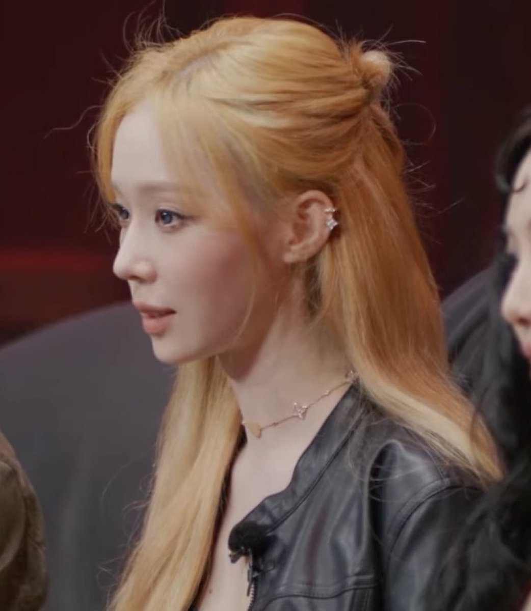 จ้องสร้อย จ้องหู แค่จ้องเสย ๆ ไม่มีไร….