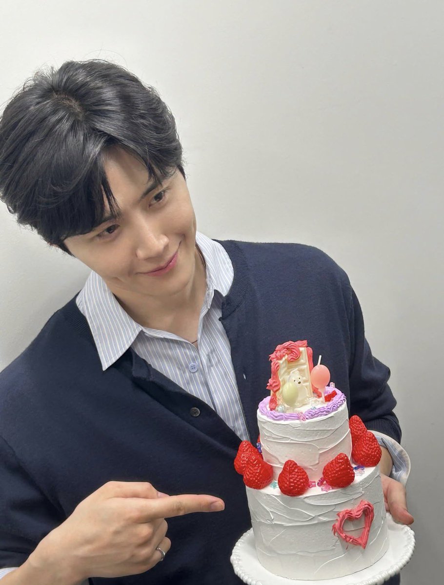 SupportKshTH's tweet photo. 260511 seonho__kim IG

👨‍⚕️🕶️🩵🍀😁🎂🎉🎶🫶🏻
ขอบคุณนะครับ #Japan

🔗https://t.co/YFg9xBiXyr

#Kimseonho #김선호  #คิมซอนโฮ https://t.co/5EeQ9tsKlJ