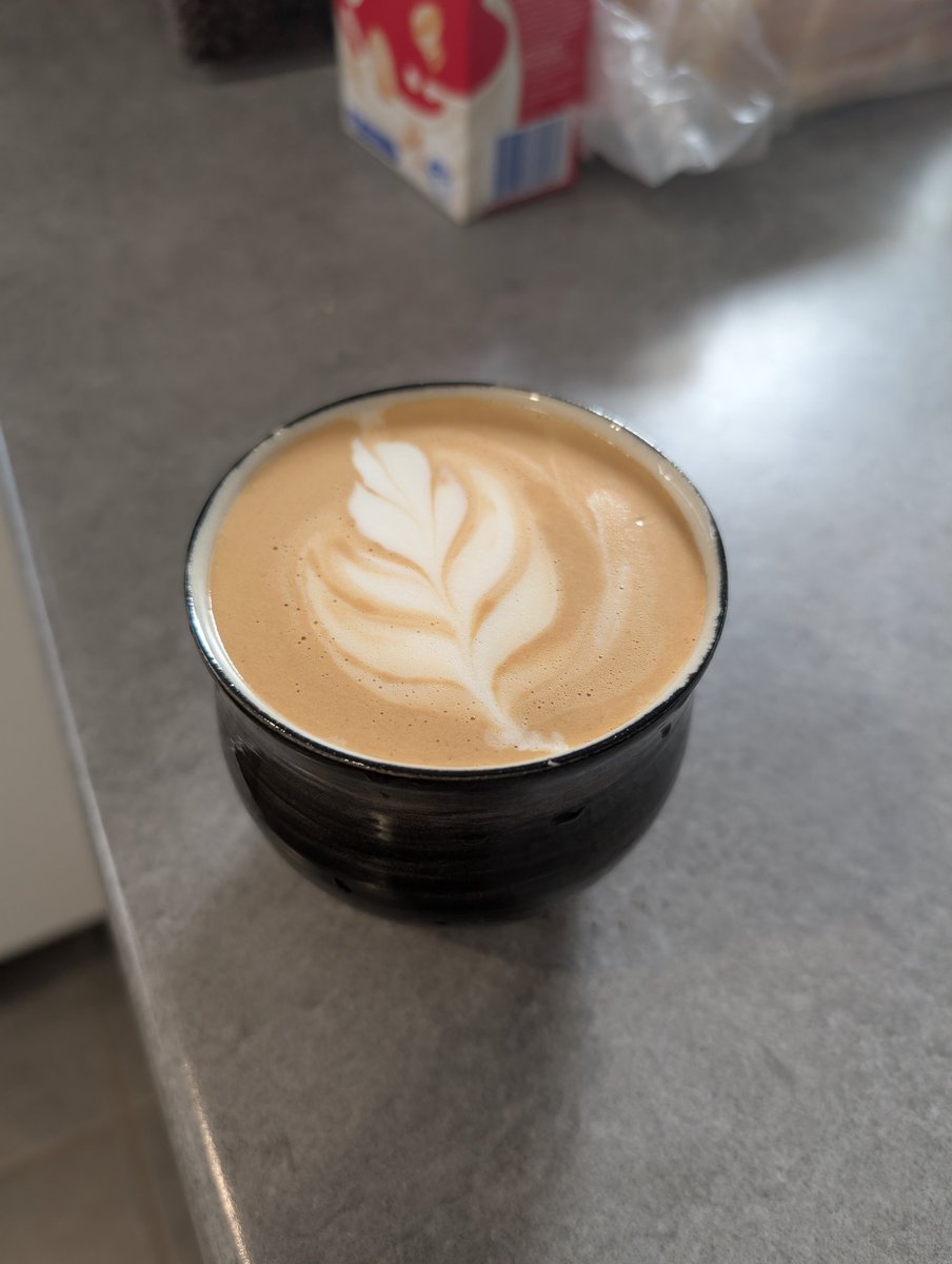 CalDrogo__'s tweet photo. The runs are improving and the latte art is too 🩵 https://t.co/JvXeeXlSfp