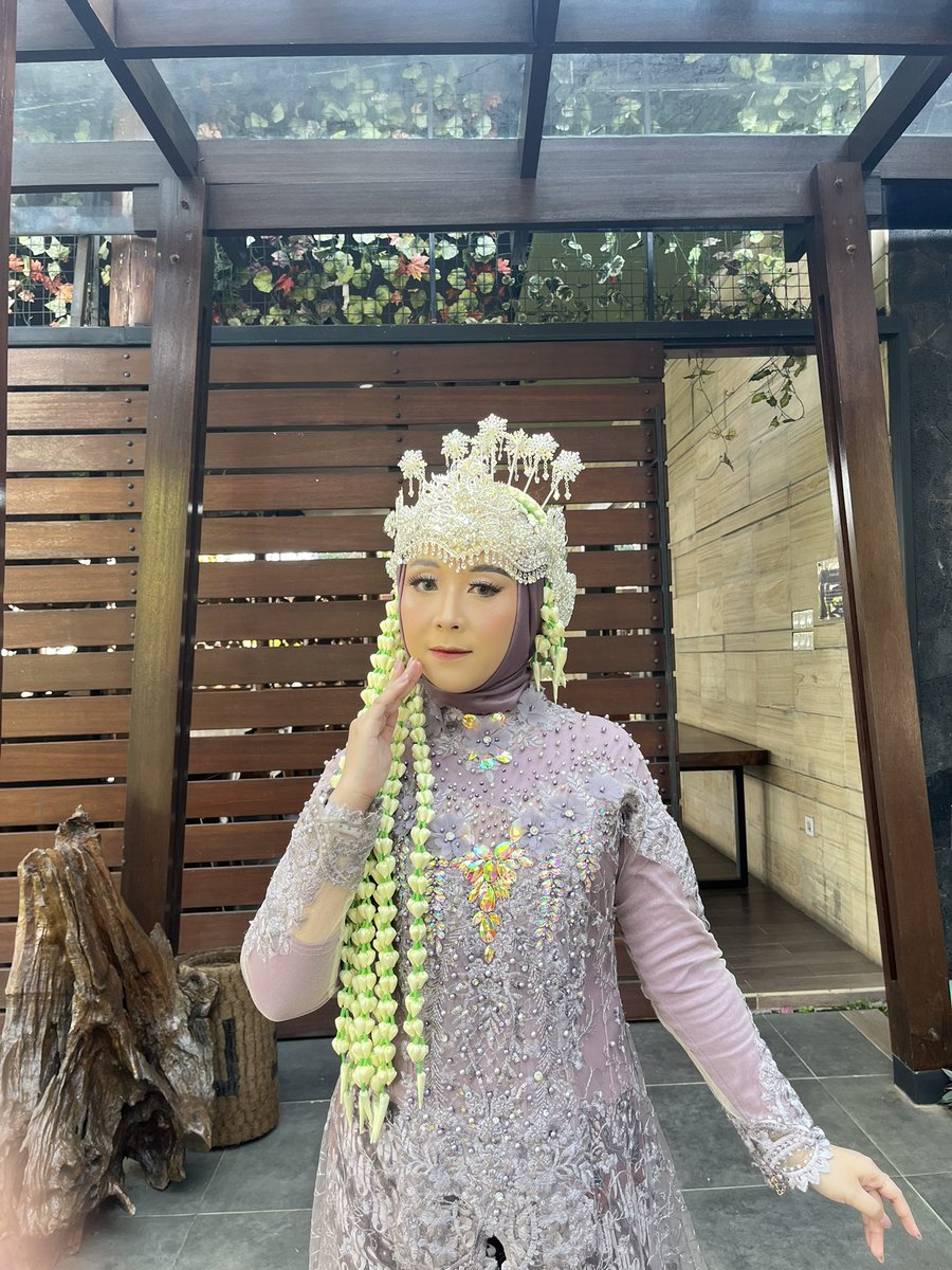 puffyoon_'s tweet photo. halooo kakak-kakak dom cimahi/bdg 🩷
aku open jasa makeup yaa, boleh banget cek porto aku yaa di ig @.byalyamua_ kalo tertarik boleh tanya2 dulu🫶
masih open slot untuk wisuda, bridesmaid, dll 🤍 https://t.co/U88cMI5rcd