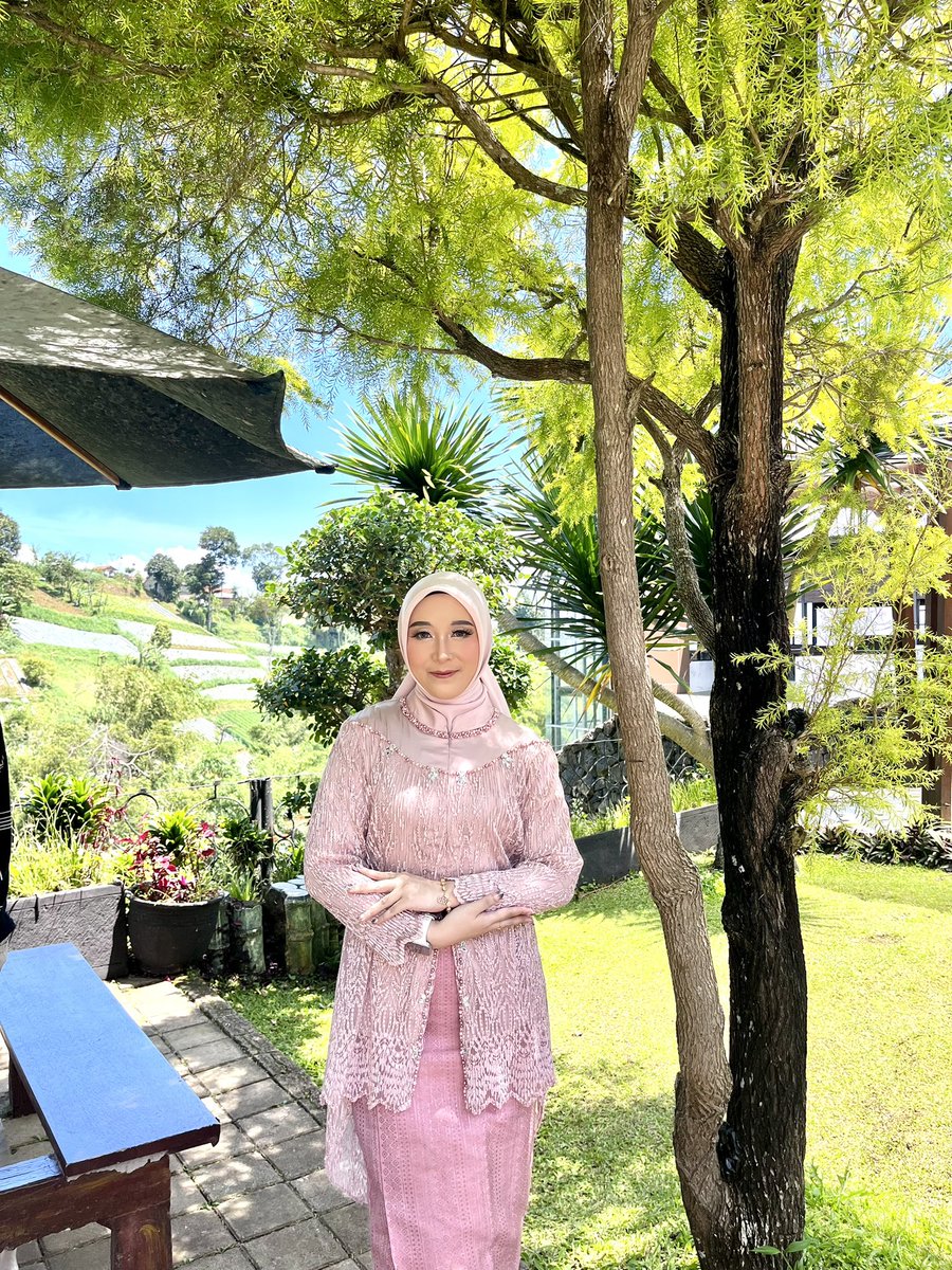 puffyoon_'s tweet photo. halooo kakak-kakak dom cimahi/bdg 🩷
aku open jasa makeup yaa, boleh banget cek porto aku yaa di ig @.byalyamua_ kalo tertarik boleh tanya2 dulu🫶
masih open slot untuk wisuda, bridesmaid, dll 🤍 https://t.co/U88cMI5rcd