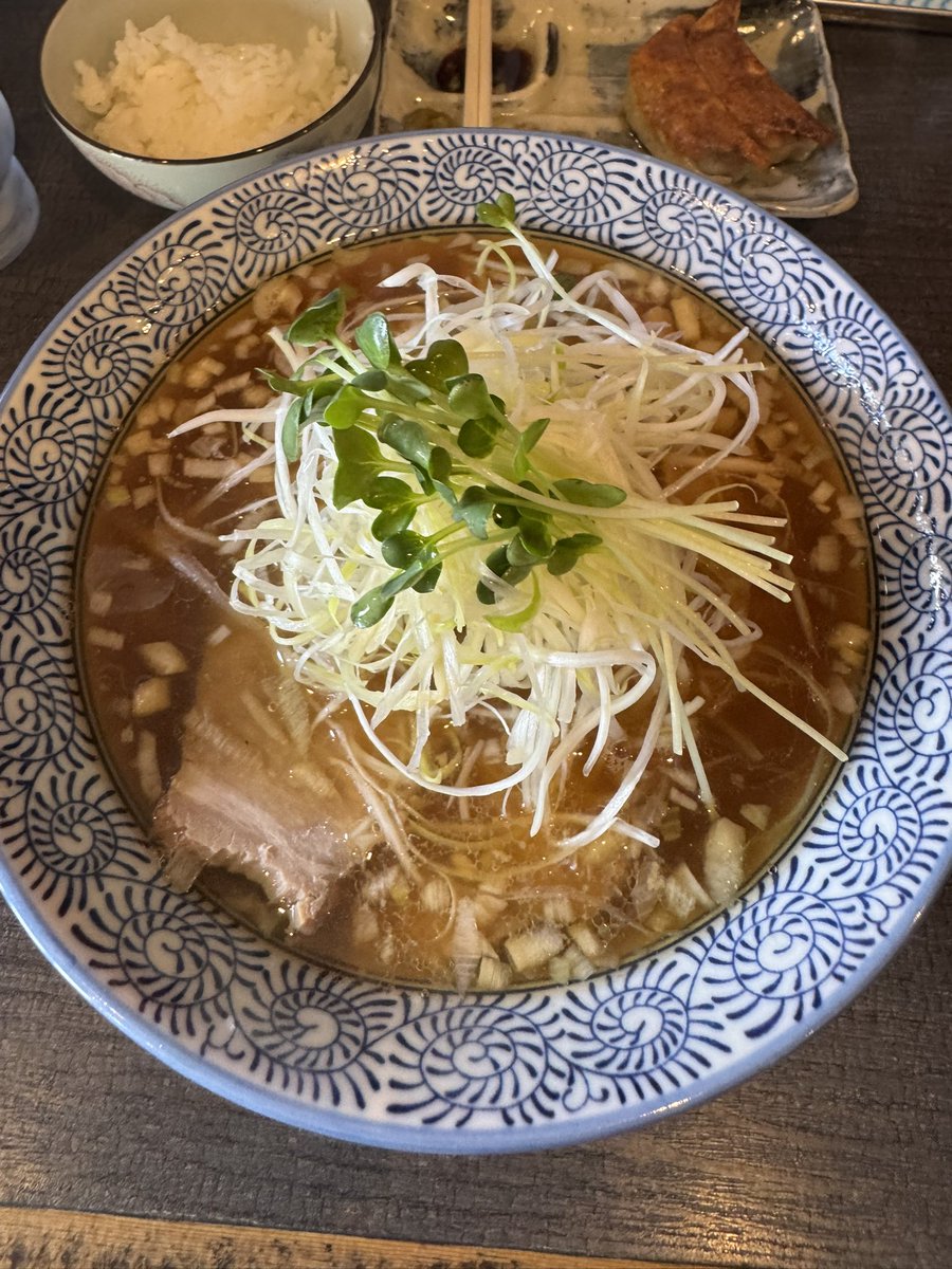 FuelTrek's tweet photo. 煮干し中華そば富士鹿
煮干し白ネギ
残念ながら修さんのところがお休みだったので久しぶりの富士鹿へ
いやあ美味いわ
またこよう https://t.co/LKii6pnmrh