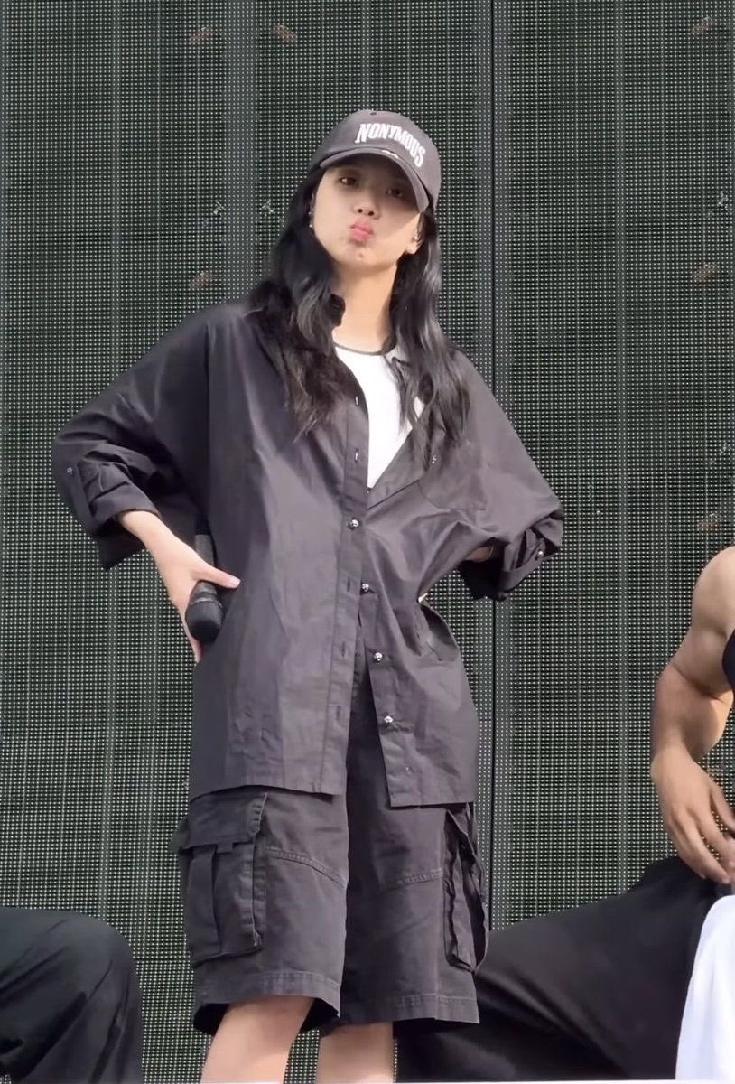fun fact: she saved blackpink girls from the fate of oppayah with boombayah
