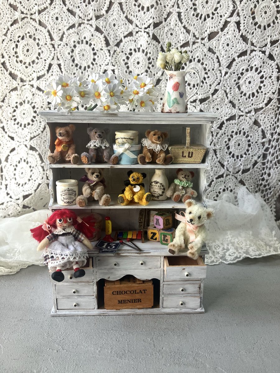 Chouette_000's tweet photo. Miniature teddybear Pipe cleaner crafts
ミニチュアアンティークキャビネット&テディベア完成🧸
オークションに出品しました観に来てくれると嬉しいです。
https://t.co/KX3LTFyqmo
#Pipecleanercrafts
#ミニチュアドール https://t.co/2zBJo3uaOG
