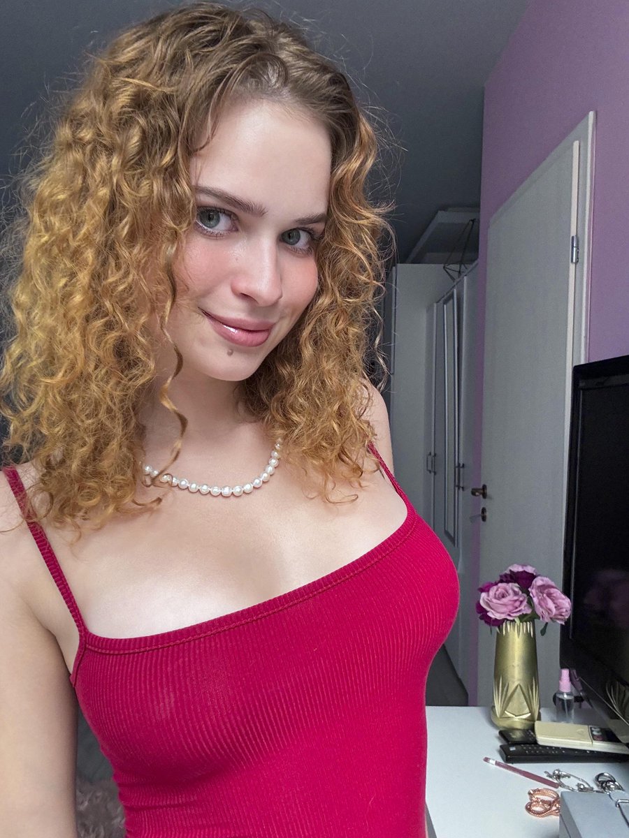 Laura tweet media