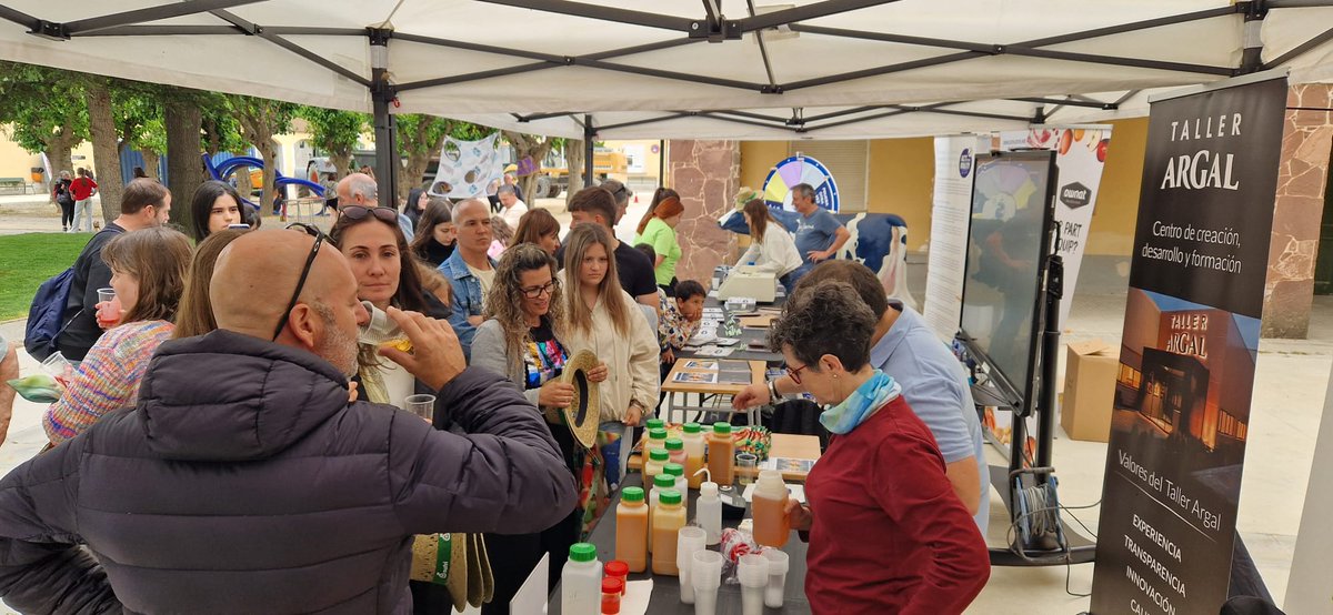 AgrupemPla's tweet photo. 🌟 Aquest dissabte 9 de maig vam ser a la jornada de portes obertes de l’Institut Mollerussa presentant el nou cicle d’Elaboració de Productes https://t.co/kDdAaApMEQàcies a tothom qui ens va visitar! 🌱👏#InstitutMollerussa #FP #SectorAgroalimentari https://t.co/AdD4yWbfDz