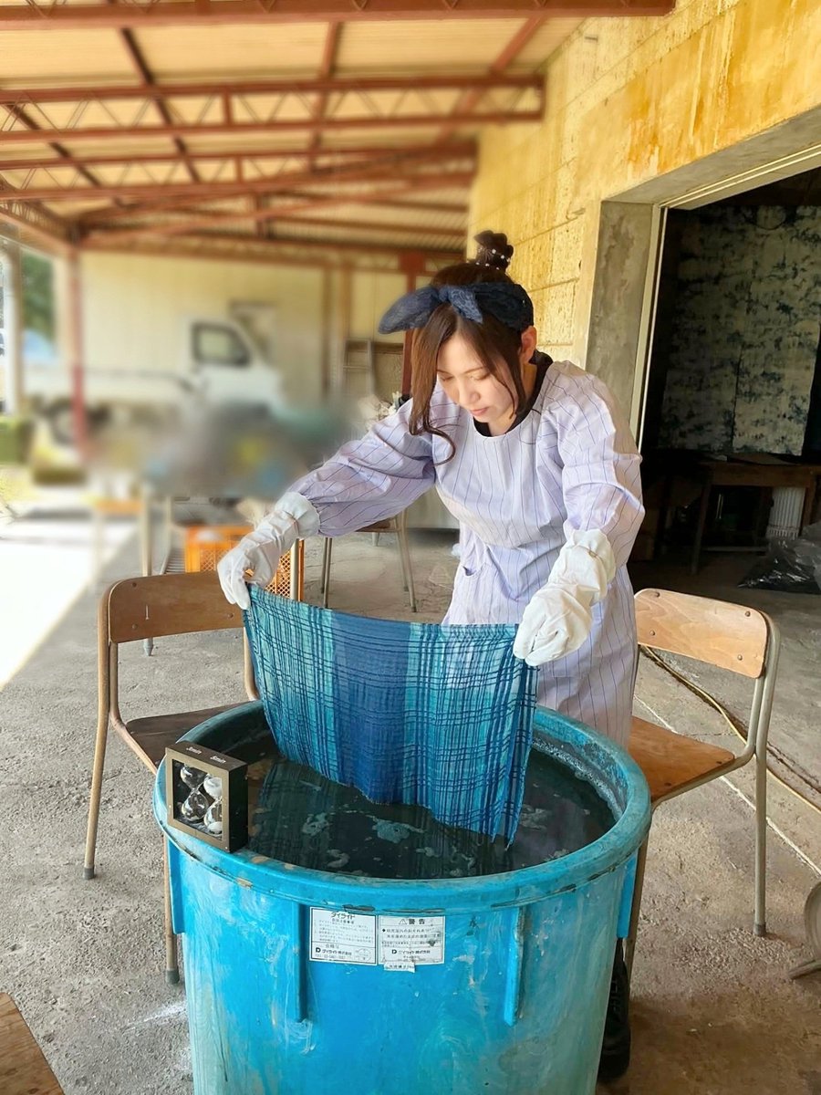 古い 藍染 襤褸 糸玉 古道具 アンティーク オブジェ 東北より 藍百姓 #藍松 #松由拓大 さんの工房で #藍染 今回はストール(前回のに