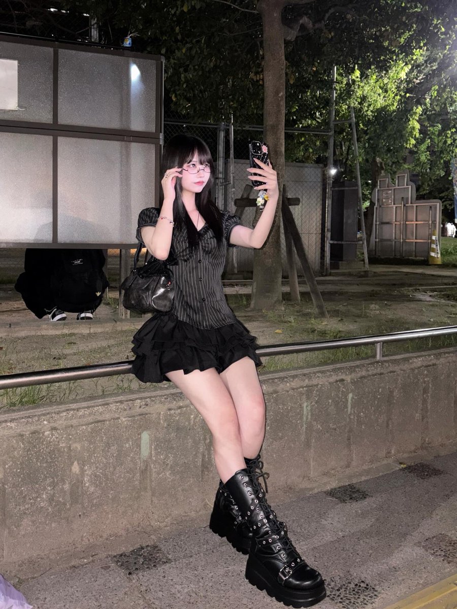 ななせ tweet media