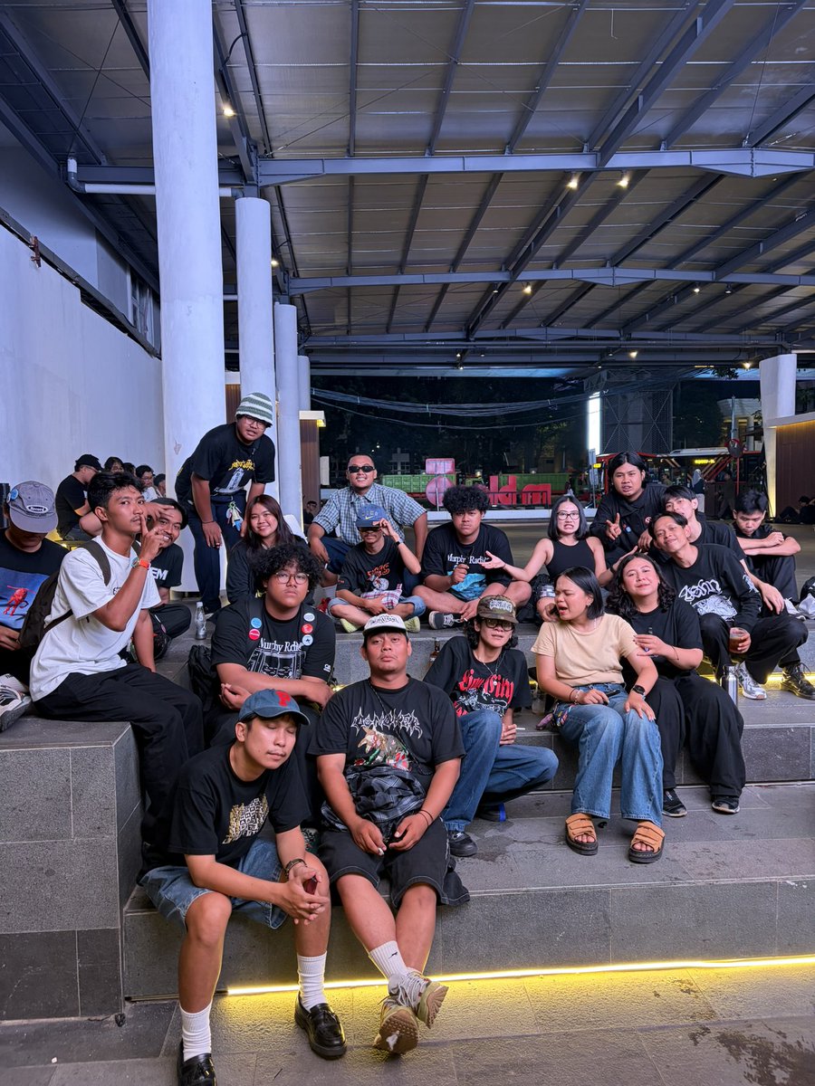 pvtriyani's tweet photo. Kegiatan warga di hari minggu🥴😣
#biasaanakanak https://t.co/6aOya1ntkg