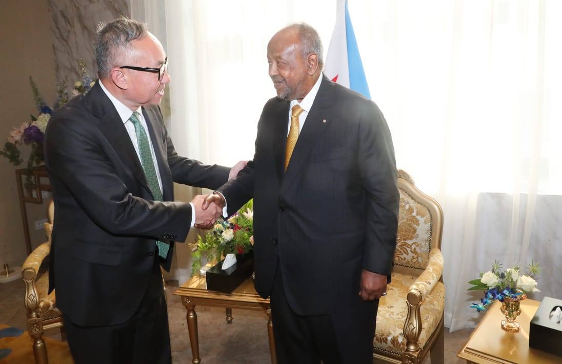 PalaisduPeuple's tweet photo. En ce jour mémorable, la cérémonie officielle d’investiture du Président de la République S.E.M Ismaël Omar Guelleh s'est tenue au Palais du Peuple, un moment solennel et historique marqué par la présence de nombreuses délégations étrangères, chefs d’État et hautes personnalités. https://t.co/cWpUcILbAG