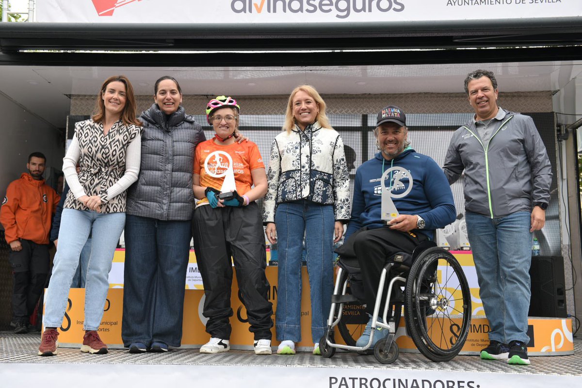 luisgargarcia's tweet photo. Ni la lluvia, ni el frío ni el viento del domingo impidieron que cientos de corredores 🏃se dieran cita en la tradicional carrera popular del Parque de María Luisa que discurre por las calles del #DistritoSur Enhorabuena a los ganadores 🥇 y a todos los participantes 💪🏻 👏🏻🙌🏻 https://t.co/dgUgaLLQvP
