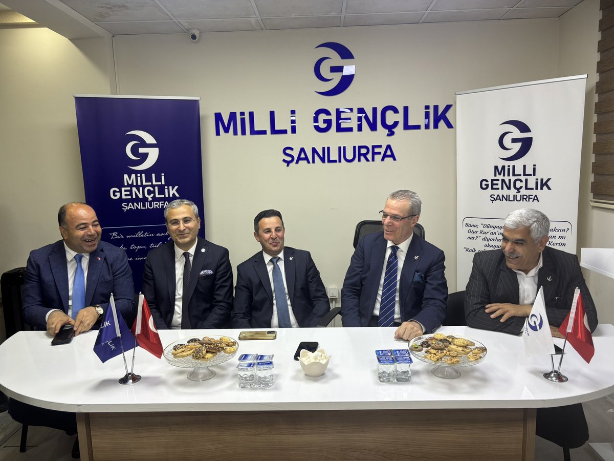 MGDurfa's tweet photo. Derneğimiz, bugün çok kıymetli isimleri ağırlamanın onurunu yaşadı. Yeniden Refah Partisi Genel Başkan Yardımcısı ve Ağrı Tutak Belediye Eski Başkanı Sayın Bülent Osman Osmanağaoğlu, Milli Gençlik Derneğimizin Genel Başkan Yardımcısı Doç. Dr. Sayın Murat Aktaş, Karaköprü Belediye Başkanımız Sayın Nihat Çiftçi, Yeniden Refah Partisi Şanlıurfa İl Başkanı Sayın Ahmet Yetimoğlu, Yeniden Refah Partisi Haliliye İlçe Başkanı Sayın Abdulselam Yıldız ve Karaköprü İlçe Başkanı Sayın Kasım Korkmaz derneğimize anlamlı bir ziyarette bulunmuşlardır. Bu nazik ziyaretleri ve değerli hasbihalleri için kendilerine yürekten teşekkür ederiz.
@ozvatan_ahmet 
@BO_Osmanagaoglu 
@nihatcftc 
@NebiKaplan63
