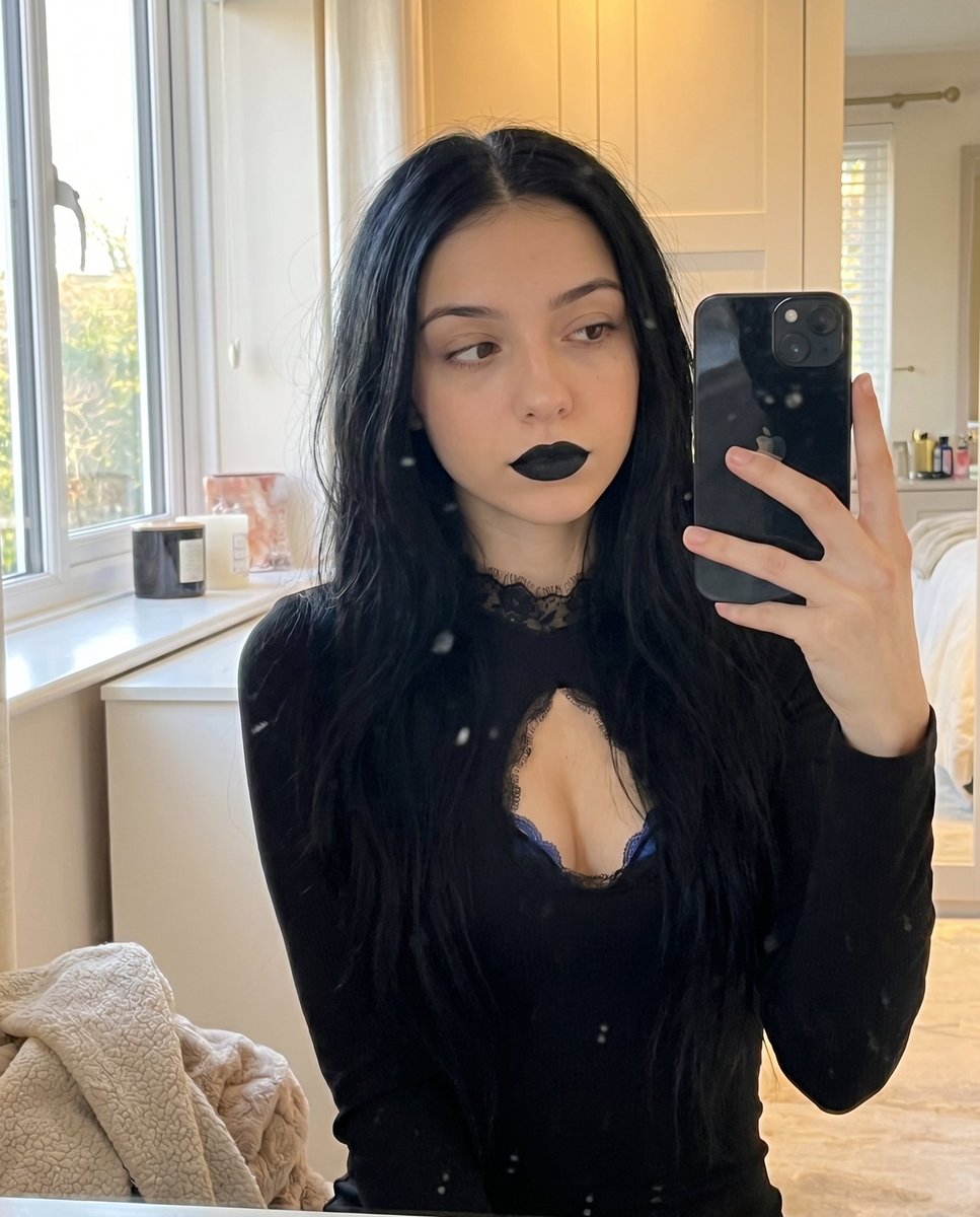 Zara Noir 🖤 tweet media