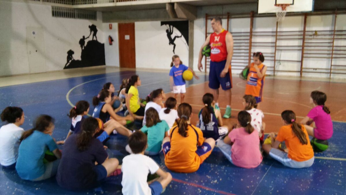 iangullo's tweet photo. Devastados por la pérdida. Kiko ha sido un pilar fundamental con el corazón más grande que se podía tener.

Desbordaba amor puro por el baloncesto como vehículo educativo y nunca se rindió ante la adversidad.

Gracias por todo, Kiko. https://t.co/g9wmA5Yo7e