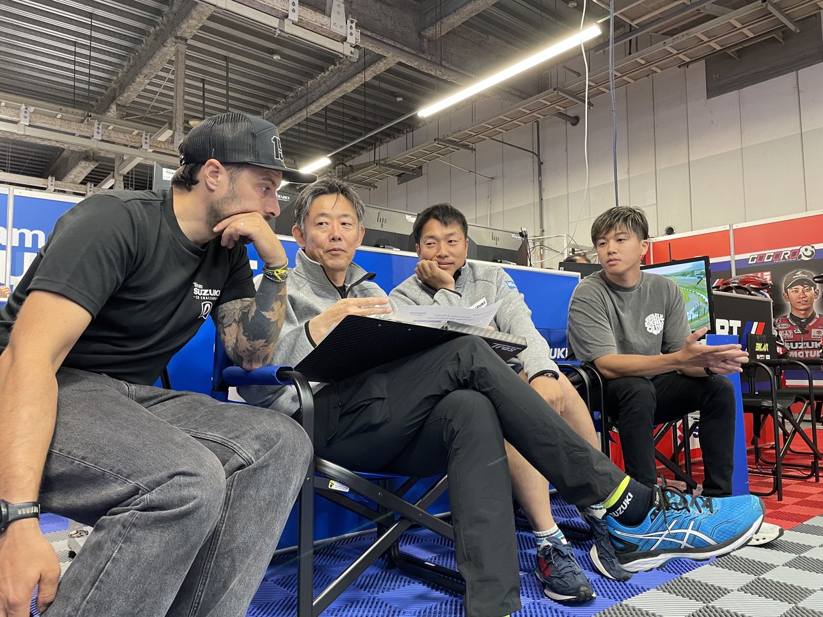 teamsuzukicn's tweet photo. CN8耐選手全員無事鈴鹿に到着しました！
明日からのテスト走行に向け打ち合わせ中...💬 https://t.co/nsp0dkMxRS