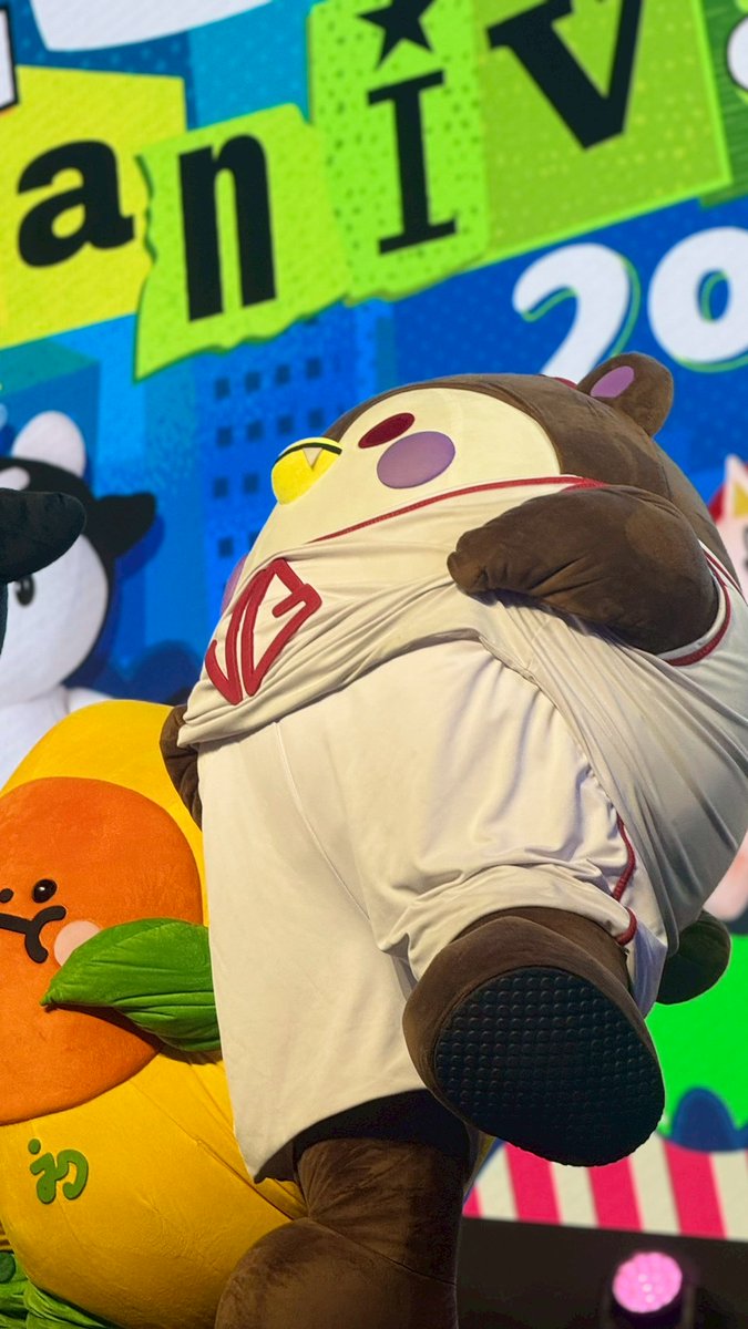 404th 🐻🐧 tweet media