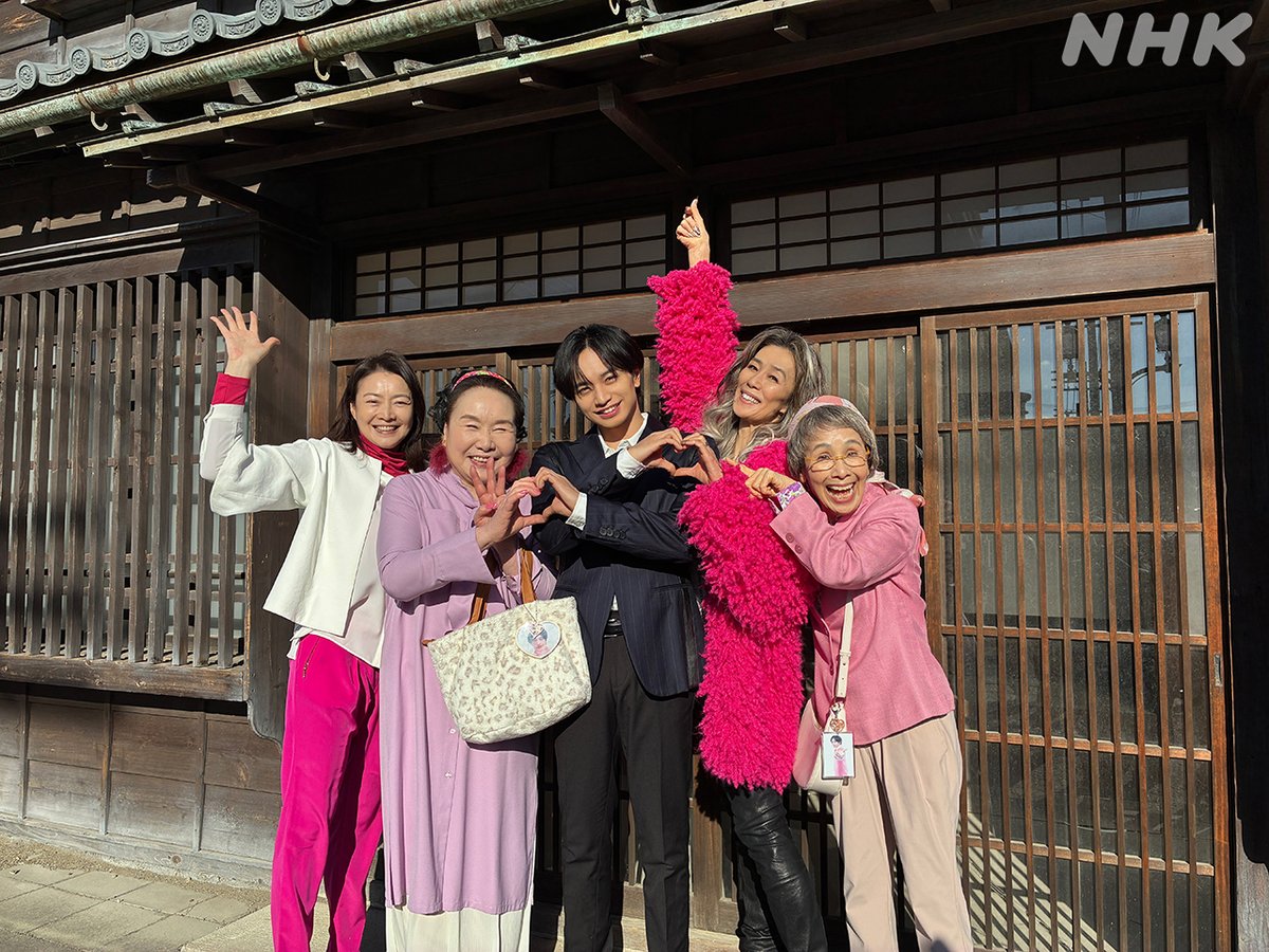 ドラマ10【#コンビニ兄弟】🏪👬
第3回5/12 総合・毎週火曜夜10時(全10回)

第2回より♬みっちゃんとフグ🐡
に行ったオフショット📷

#志波三彦ファンクラブ
第3回📺は明日夜10時に待ち合わせ🌷

#中島健人
#萬田久子 #松金よね子 #大島蓉子 #街田しおん

第2回👇
web.nhk/tv/an/conbini-…