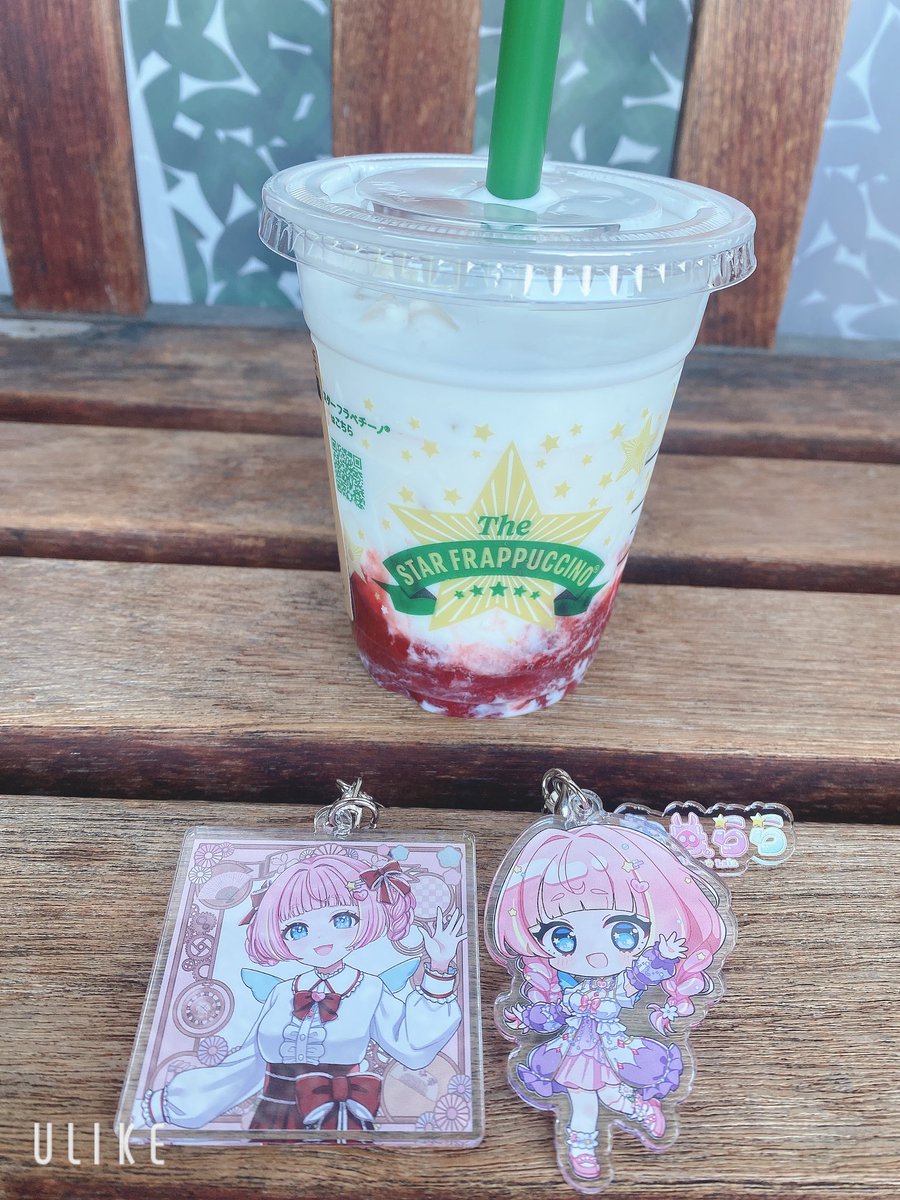 リズららとスタバ飲んだ🤭❤️‍🔥😘🤍
ごろっといちごミルク🍓🍼🍓🍼🤤💞
甘酸っぱくて普通に甘党じゃない人でも
飲みやすいよ🙋‍♀️
苺の果肉入ってぷちぷちで美味しかった🤤
結構　混ぜて飲むといいかも！！
濃厚で　なんかヨーグルトみたいだった🤣

#スターバックス
#藤和リズ
#雲母らら
#アクキーと撮った