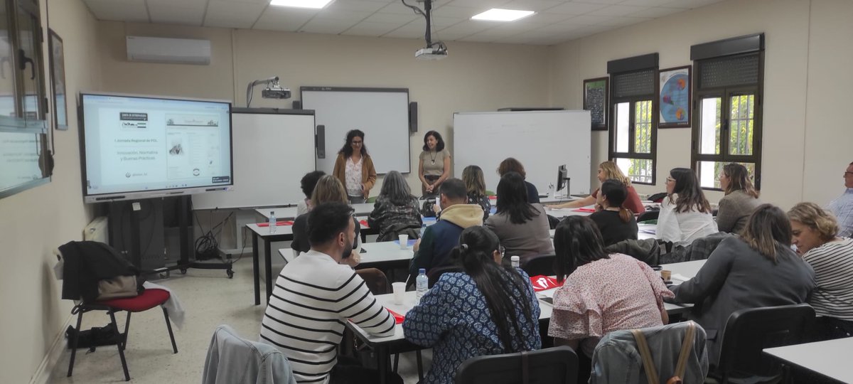 esther_fol's tweet photo. Mil gracias al @cprtrujillo y a las compañeras Fátima Hontiveros e Isabel Panadero, por invitarme y hacer posible esta I Jornada regional de #FOL tan especial. Gracias por la acogida, entusiasmo y cariño de l@s compañer@s de #Extremadura 💕
Juntos se llega más lejos 🚀 https://t.co/Tyyyrowp8d